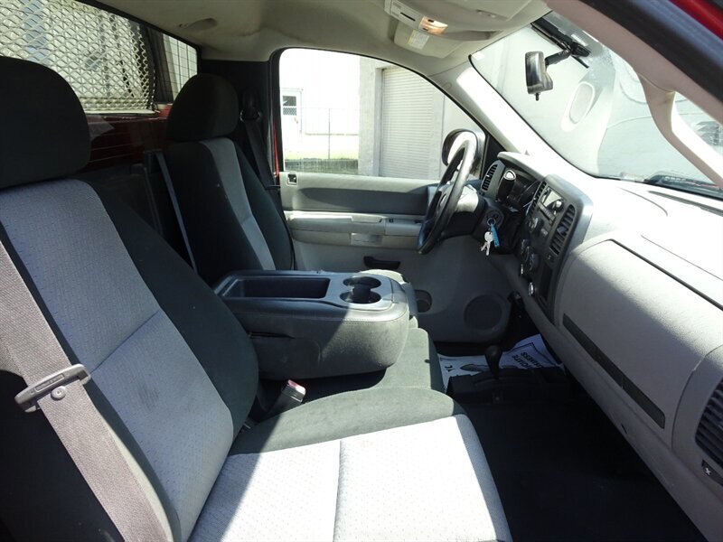 2009 GMC Sierra 3500HD Work Truck  Ladder Rack Utility Bed - Photo 21 - Cincinnati, OH 45255