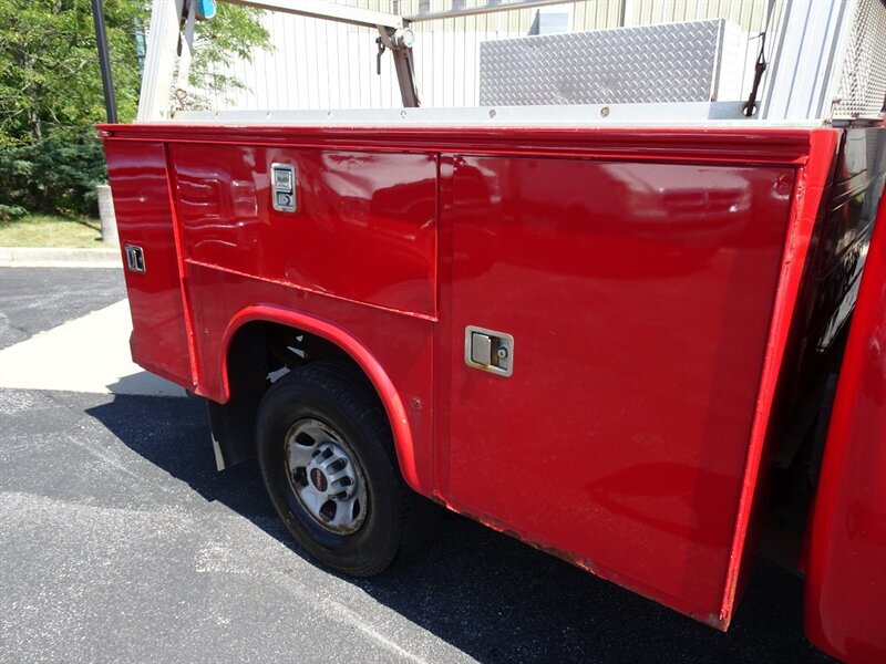 2009 GMC Sierra 3500HD Work Truck  Ladder Rack Utility Bed - Photo 13 - Cincinnati, OH 45255