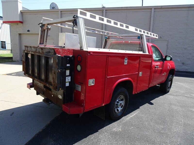 2009 GMC Sierra 3500HD Work Truck  Ladder Rack Utility Bed - Photo 10 - Cincinnati, OH 45255