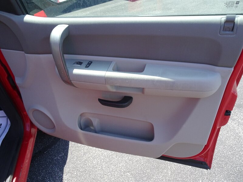 2009 GMC Sierra 3500HD Work Truck  Ladder Rack Utility Bed - Photo 43 - Cincinnati, OH 45255