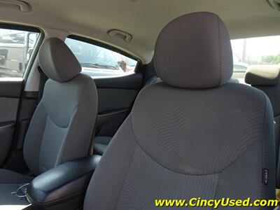 2014 Hyundai Elantra SE - Photo 11 - Cincinnati, OH 45255