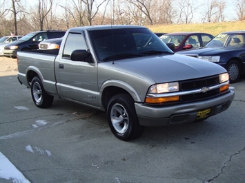 1999 Chevrolet S10 LS   - Photo 1 - Cincinnati, OH 45255