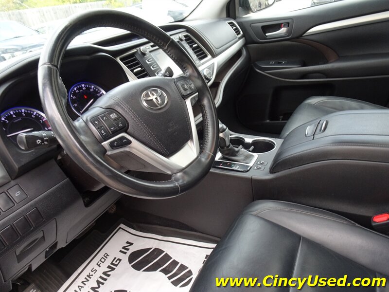 2017 Toyota Highlander XLE - Photo 12 - Cincinnati, OH 45255