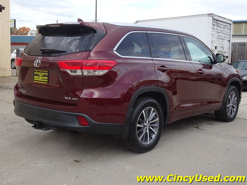2017 Toyota Highlander XLE - Photo 6 - Cincinnati, OH 45255