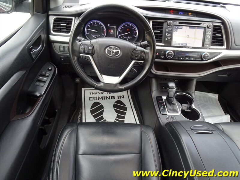 2017 Toyota Highlander XLE - Photo 10 - Cincinnati, OH 45255