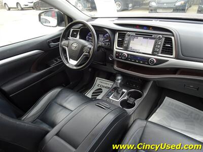 2017 Toyota Highlander XLE - Photo 17 - Cincinnati, OH 45255