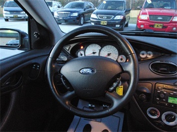 2004 Ford Focus SVT   - Photo 19 - Cincinnati, OH 45255