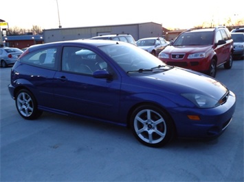 2004 Ford Focus SVT   - Photo 1 - Cincinnati, OH 45255