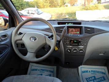 2002 Toyota Prius   - Photo 7 - Cincinnati, OH 45255