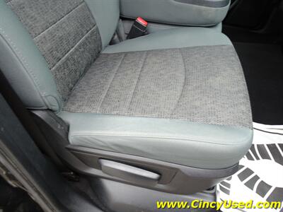 2015 RAM 1500 Big Horn   - Photo 25 - Cincinnati, OH 45255