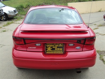 2000 Ford Escort ZX2   - Photo 5 - Cincinnati, OH 45255