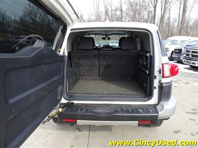 2011 Toyota FJ Cruiser   - Photo 10 - Cincinnati, OH 45255