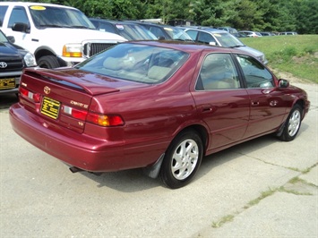 1997 Toyota Camry XLE   - Photo 6 - Cincinnati, OH 45255