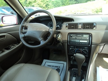 1997 Toyota Camry XLE   - Photo 7 - Cincinnati, OH 45255