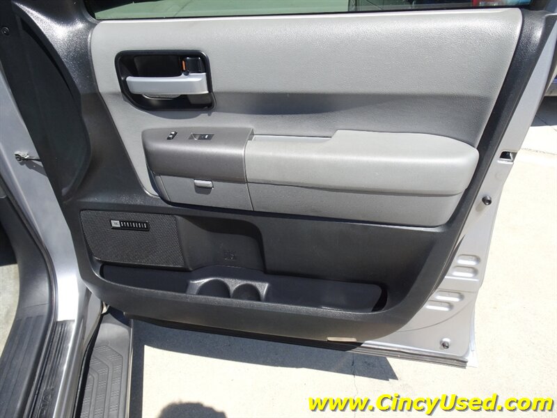 2011 Toyota Sequoia Limited - Photo 33 - Cincinnati, OH 45255