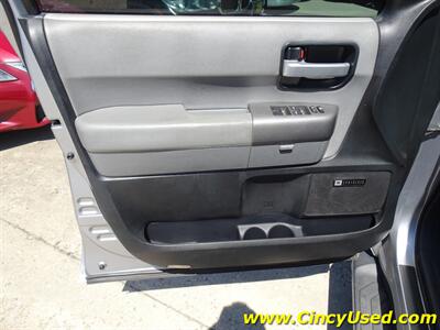 2011 Toyota Sequoia Limited - Photo 32 - Cincinnati, OH 45255