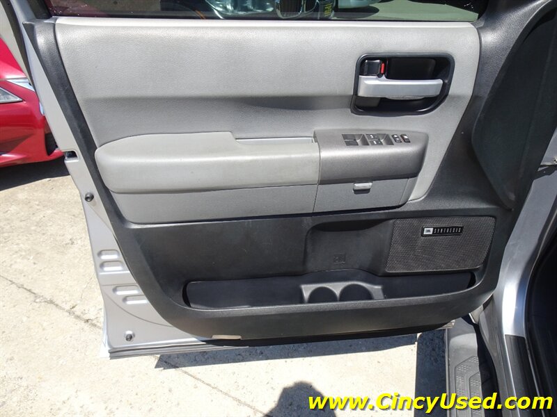 2011 Toyota Sequoia Limited - Photo 32 - Cincinnati, OH 45255