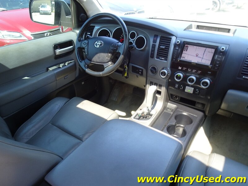 2011 Toyota Sequoia Limited - Photo 17 - Cincinnati, OH 45255