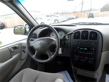 2003 Dodge Grand Caravan Sport   - Photo 14 - Cincinnati, OH 45255
