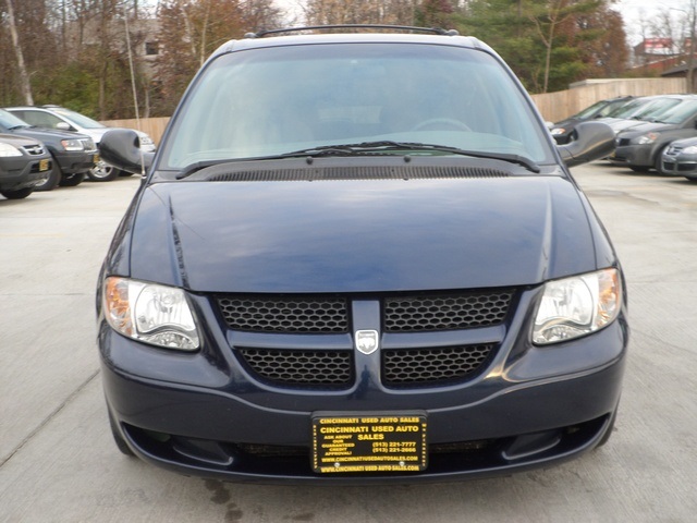 2003 Dodge Grand Caravan Sport   - Photo 2 - Cincinnati, OH 45255