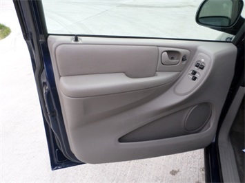 2003 Dodge Grand Caravan Sport   - Photo 23 - Cincinnati, OH 45255