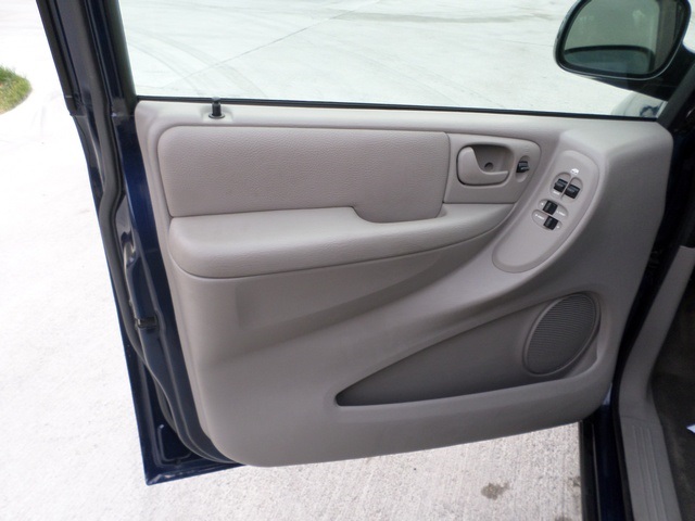 2003 Dodge Grand Caravan Sport   - Photo 23 - Cincinnati, OH 45255