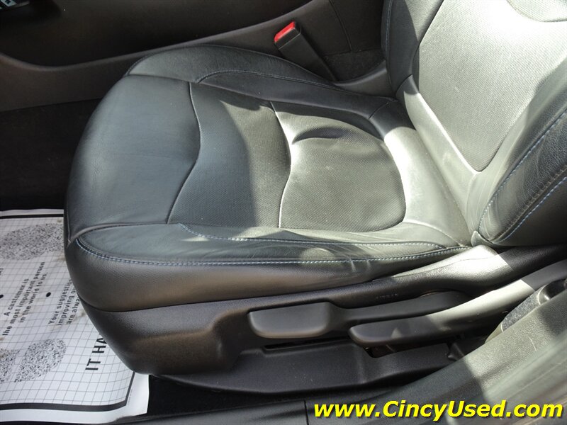 2017 Chevrolet Volt LT - Photo 24 - Cincinnati, OH 45255