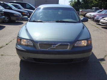 2001 Volvo V70   - Photo 2 - Cincinnati, OH 45255