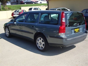 2001 Volvo V70   - Photo 4 - Cincinnati, OH 45255