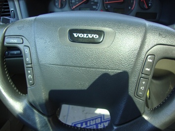 2001 Volvo V70   - Photo 17 - Cincinnati, OH 45255