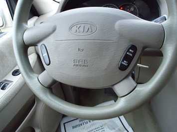 2005 Kia Sedona EX   - Photo 19 - Cincinnati, OH 45255