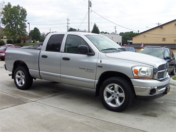 2006 Dodge Ram 1500 SLT   - Photo 1 - Cincinnati, OH 45255