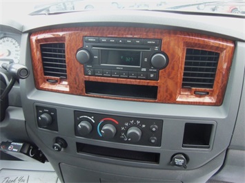 2006 Dodge Ram 1500 SLT   - Photo 17 - Cincinnati, OH 45255