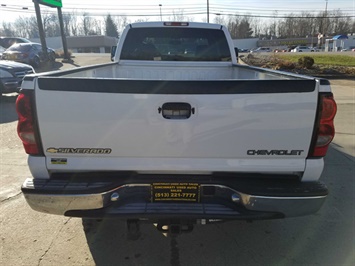 2005 Chevrolet Silverado 2500H LT   - Photo 4 - Cincinnati, OH 45255