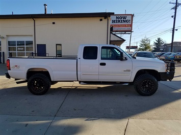 2005 Chevrolet Silverado 2500H LT   - Photo 2 - Cincinnati, OH 45255