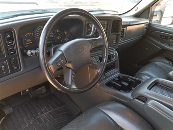 2005 Chevrolet Silverado 2500H LT   - Photo 6 - Cincinnati, OH 45255