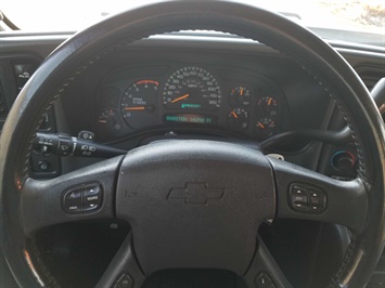 2005 Chevrolet Silverado 2500H LT   - Photo 19 - Cincinnati, OH 45255