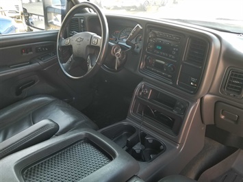 2005 Chevrolet Silverado 2500H LT   - Photo 14 - Cincinnati, OH 45255