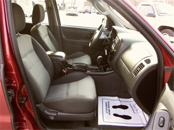 2006 Ford Escape XLS   - Photo 8 - Cincinnati, OH 45255