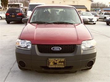 2006 Ford Escape XLS   - Photo 2 - Cincinnati, OH 45255