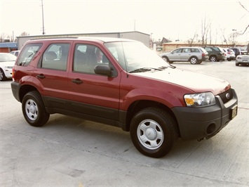 2006 Ford Escape XLS   - Photo 1 - Cincinnati, OH 45255