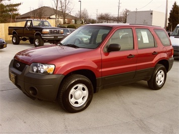 2006 Ford Escape XLS   - Photo 3 - Cincinnati, OH 45255