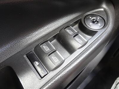 2016 Ford C-Max SEL  2.0L Plug-in Hybrid I4 FWD - Photo 20 - Cincinnati, OH 45255
