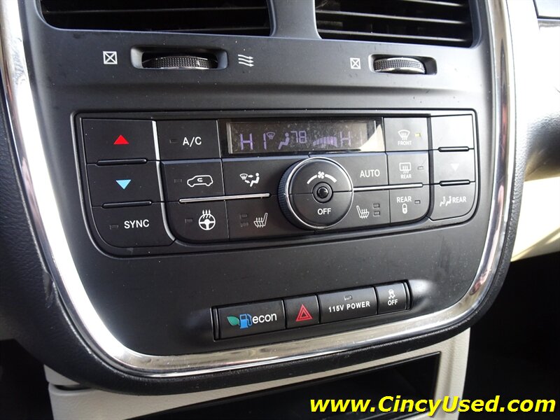 2014 Chrysler Town & Country Touring-L - Photo 19 - Cincinnati, OH 45255
