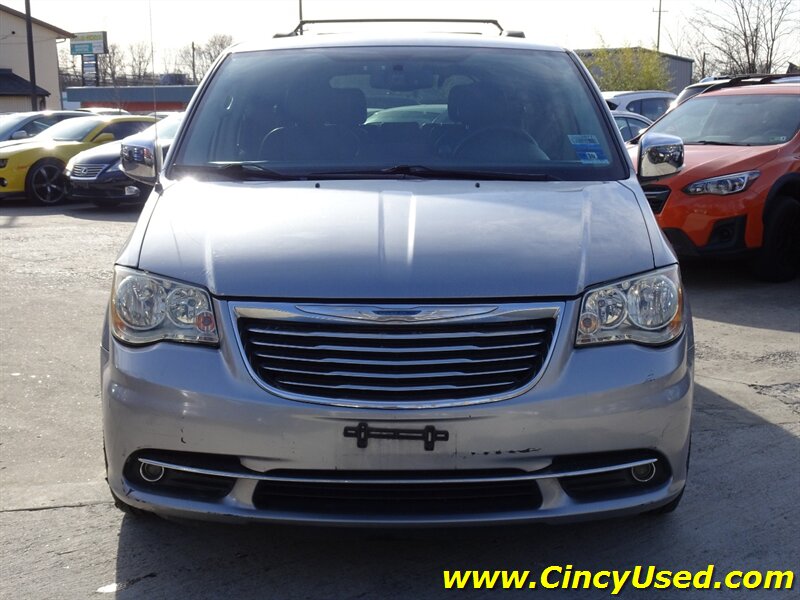 2014 Chrysler Town & Country Touring-L - Photo 2 - Cincinnati, OH 45255
