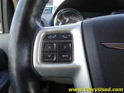 2014 Chrysler Town & Country Touring-L - Photo 22 - Cincinnati, OH 45255