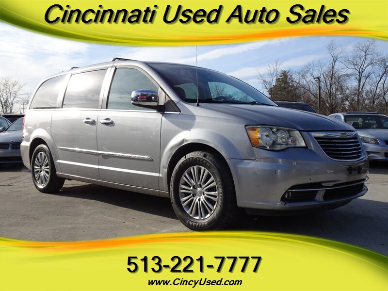 2014 Chrysler Town & Country Touring-L   - Photo 1 - Cincinnati, OH 45255