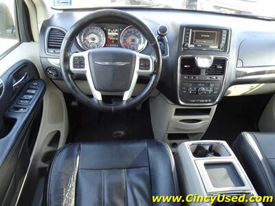 2014 Chrysler Town & Country Touring-L - Photo 9 - Cincinnati, OH 45255