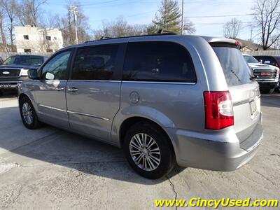 2014 Chrysler Town & Country Touring-L - Photo 5 - Cincinnati, OH 45255