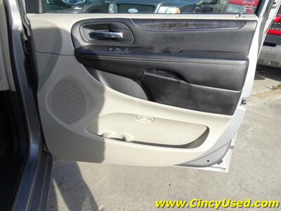 2014 Chrysler Town & Country Touring-L - Photo 29 - Cincinnati, OH 45255